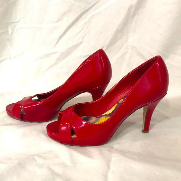 Red pump - Picture 3 of 3